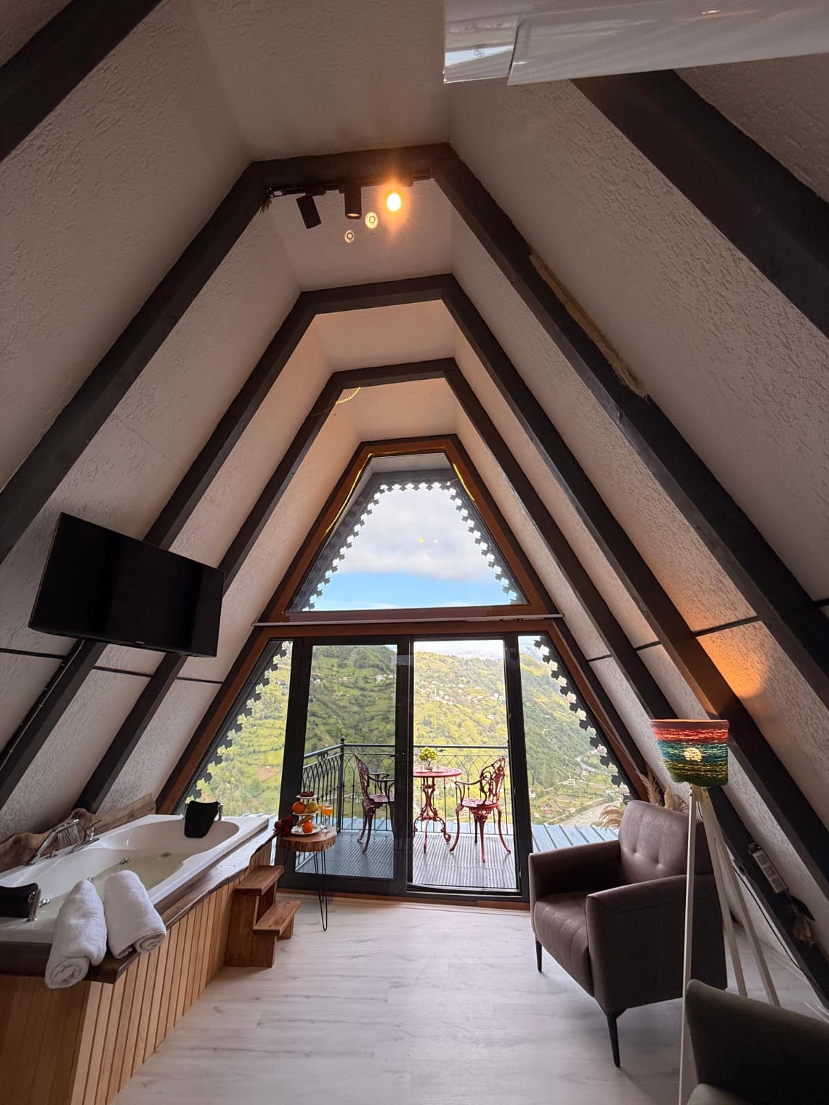 Deluxe Üçgen Bungalov-301